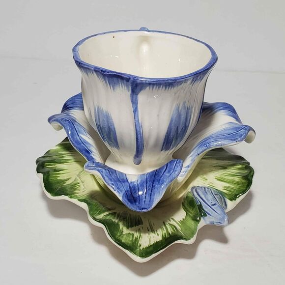 Blue Flower On Leaf Small Teacup and Saucer Vintage - Picture 5 of 9